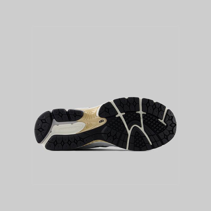 2002Rv1 - White/Black/Gold Metallic - Image 10