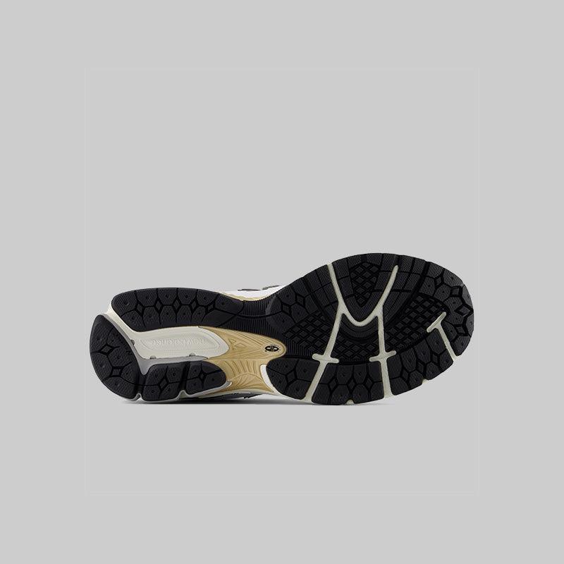 2002Rv1 - White/Black/Gold Metallic - Image 5