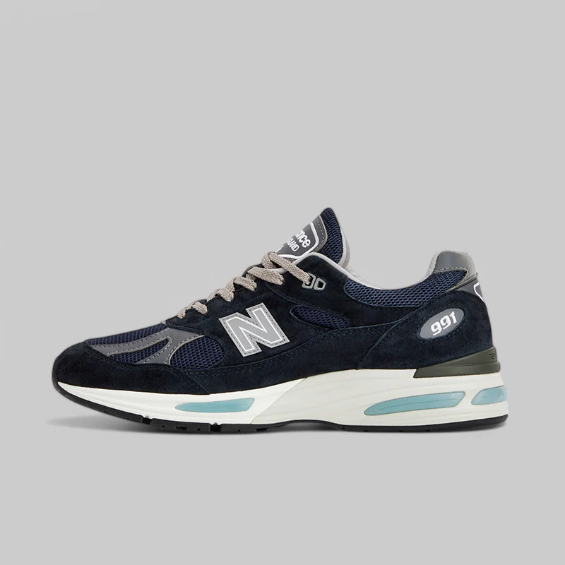 991v2 Made In UK - Dark Navy/Smoked Pearl