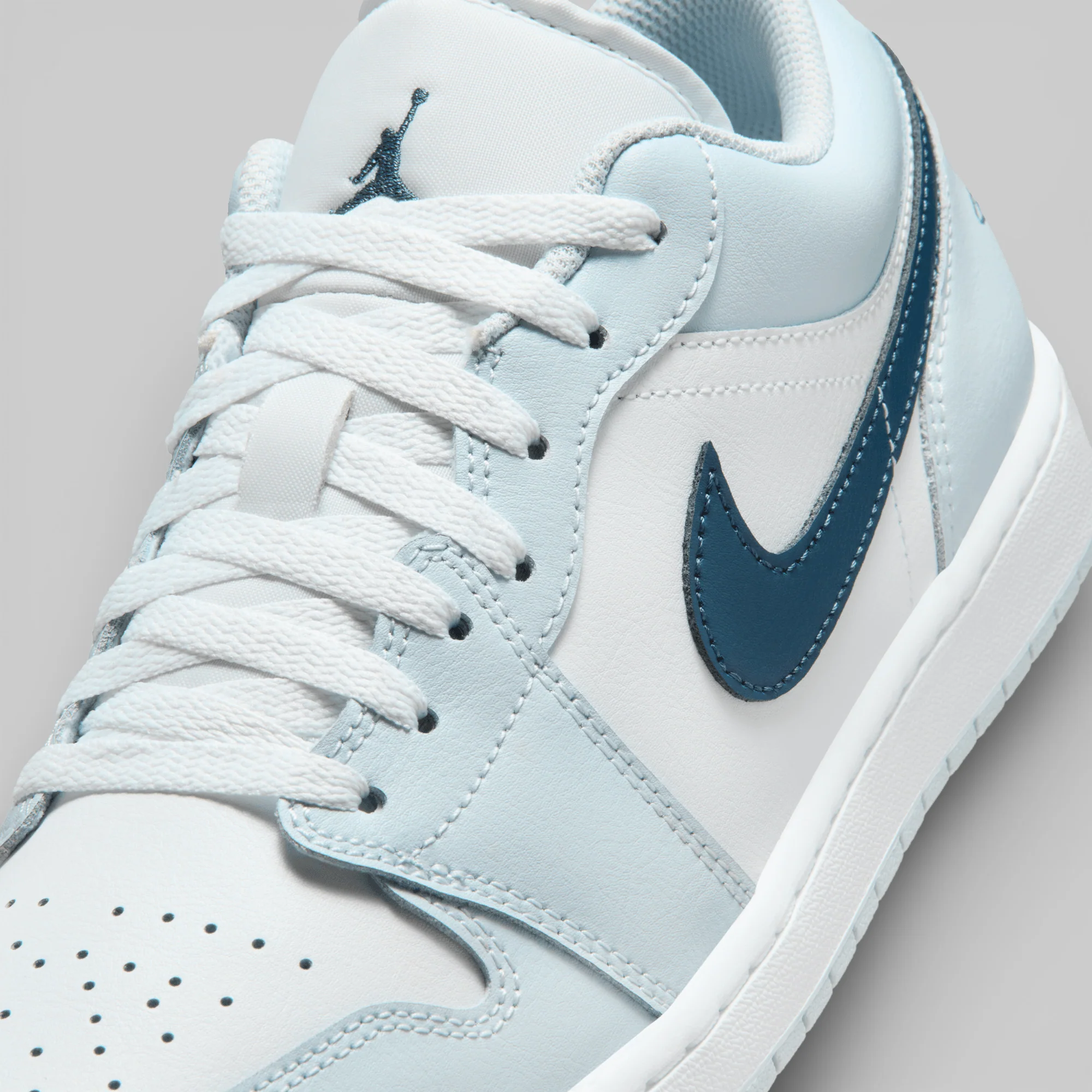 Air Jordan 1 Low "Aura Squadron Blue" - Image 2