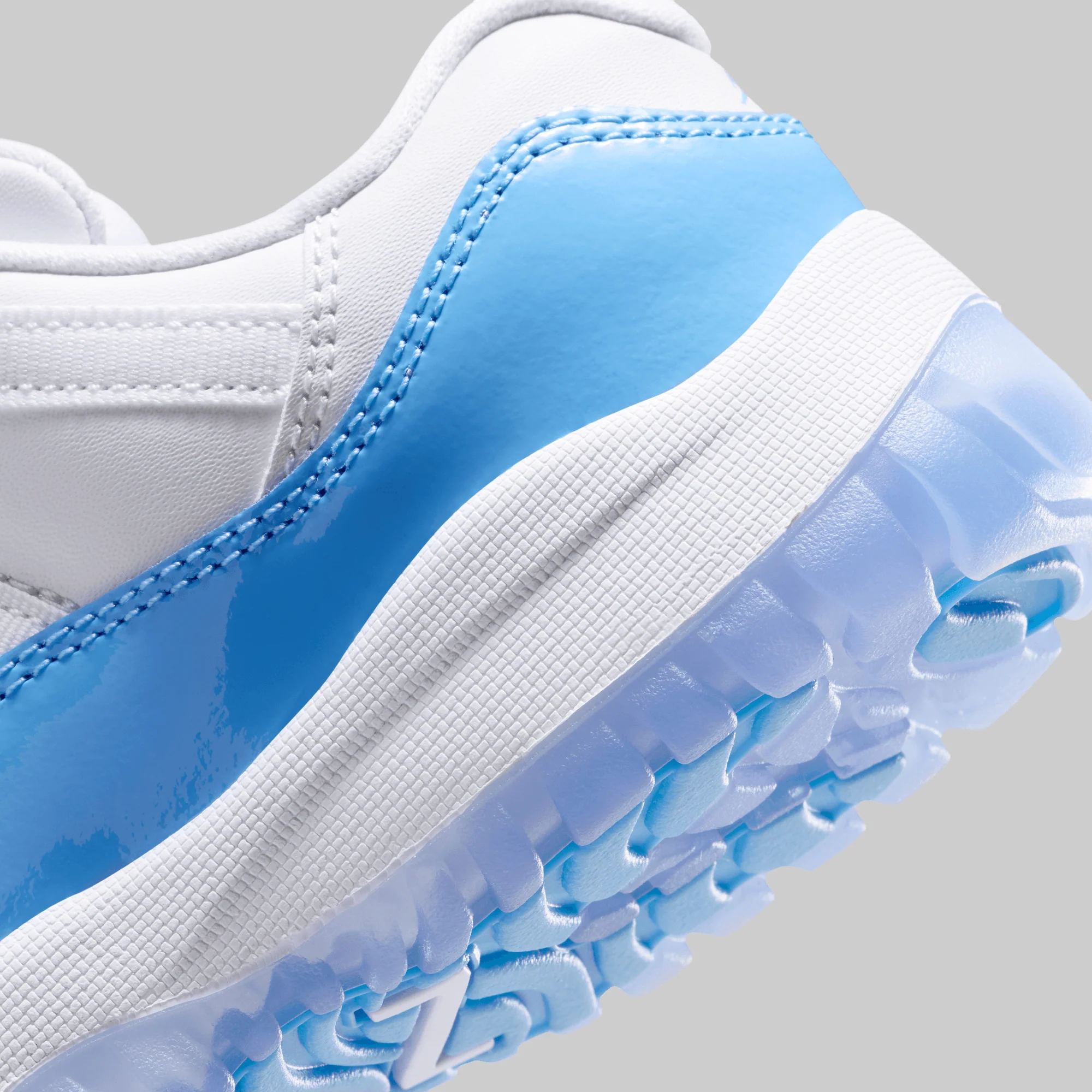 Air Jordan 11 Low (Pre School) "University Blue" - Image 5