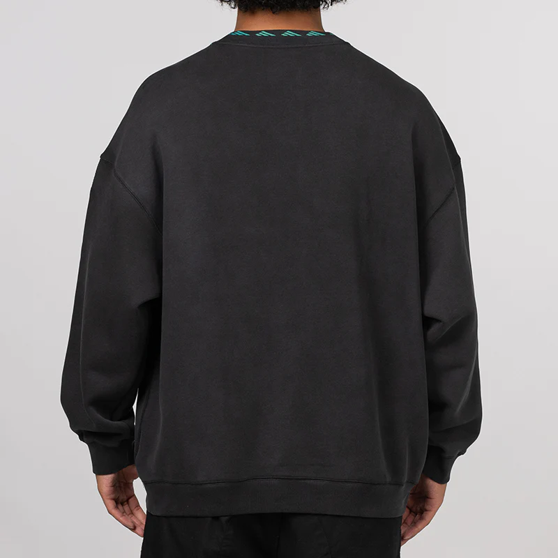EQT Washed Crew - Black - Image 3
