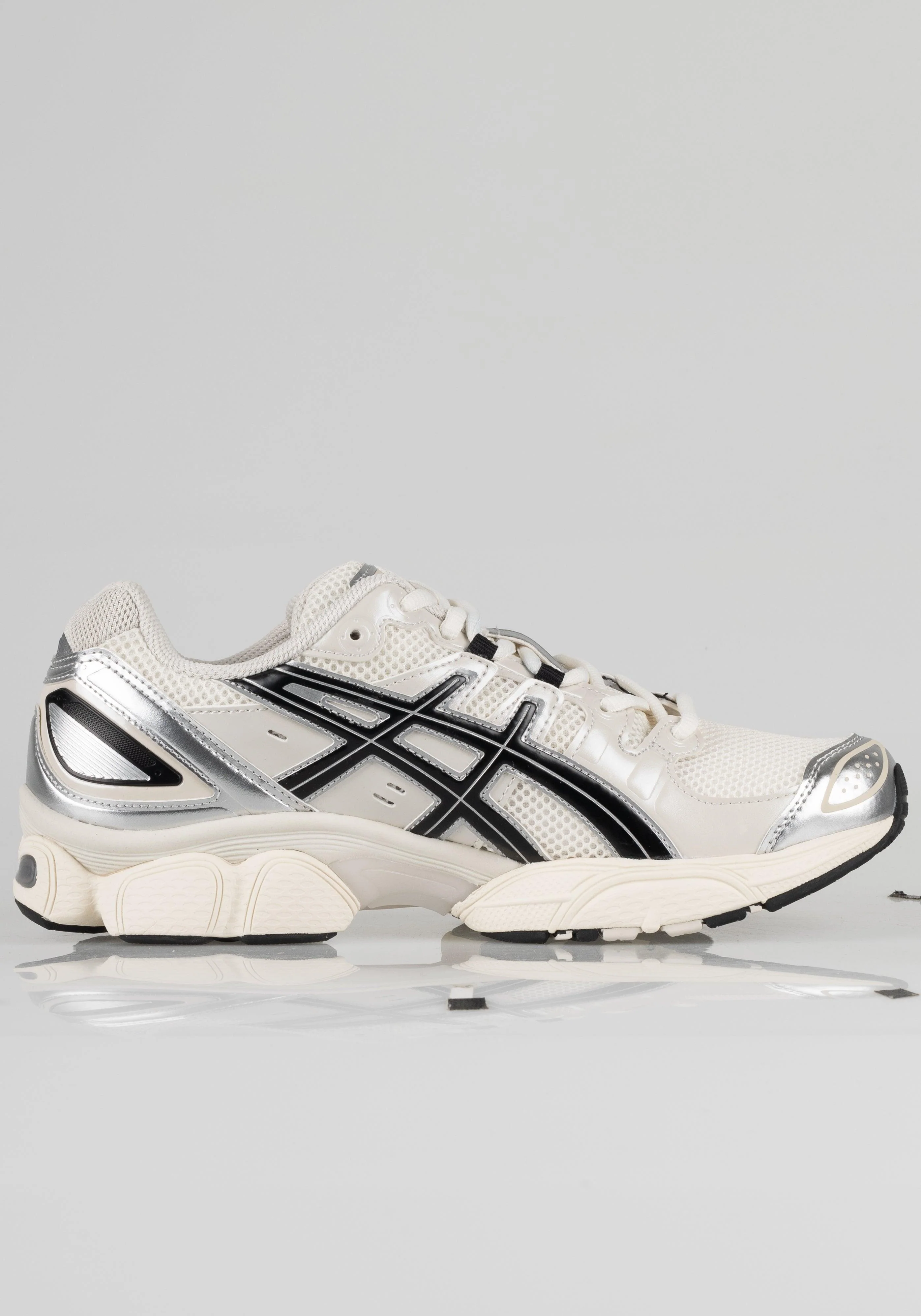 Gel-Nimbus 9 - Cream/Black - Image 3