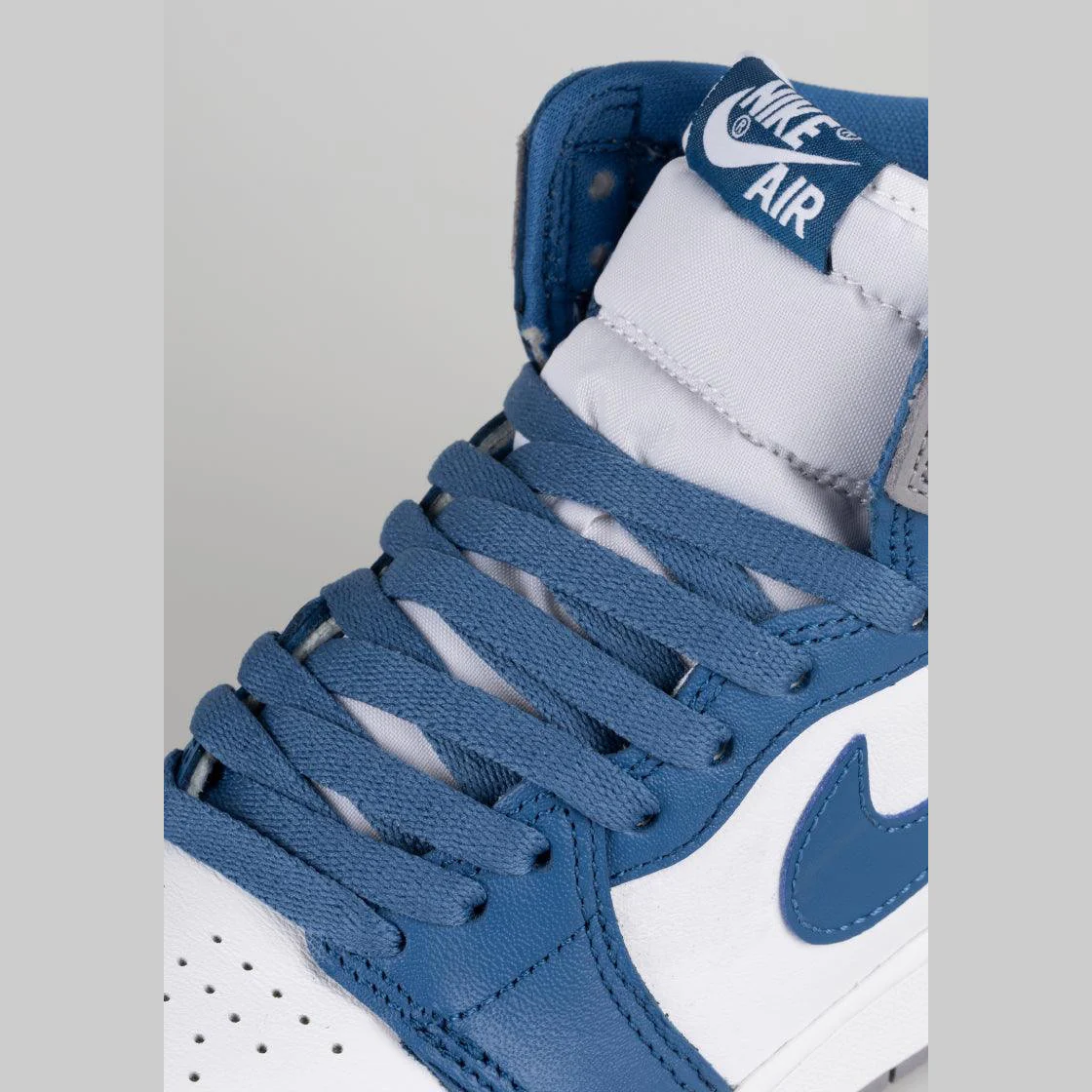 Air Jordan 1 Retro High OG "True Blue" (Grade School) - Image 4