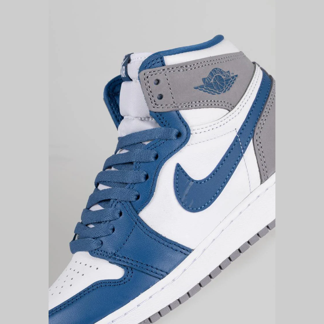 Air Jordan 1 Retro High OG "True Blue" (Grade School) - Image 5