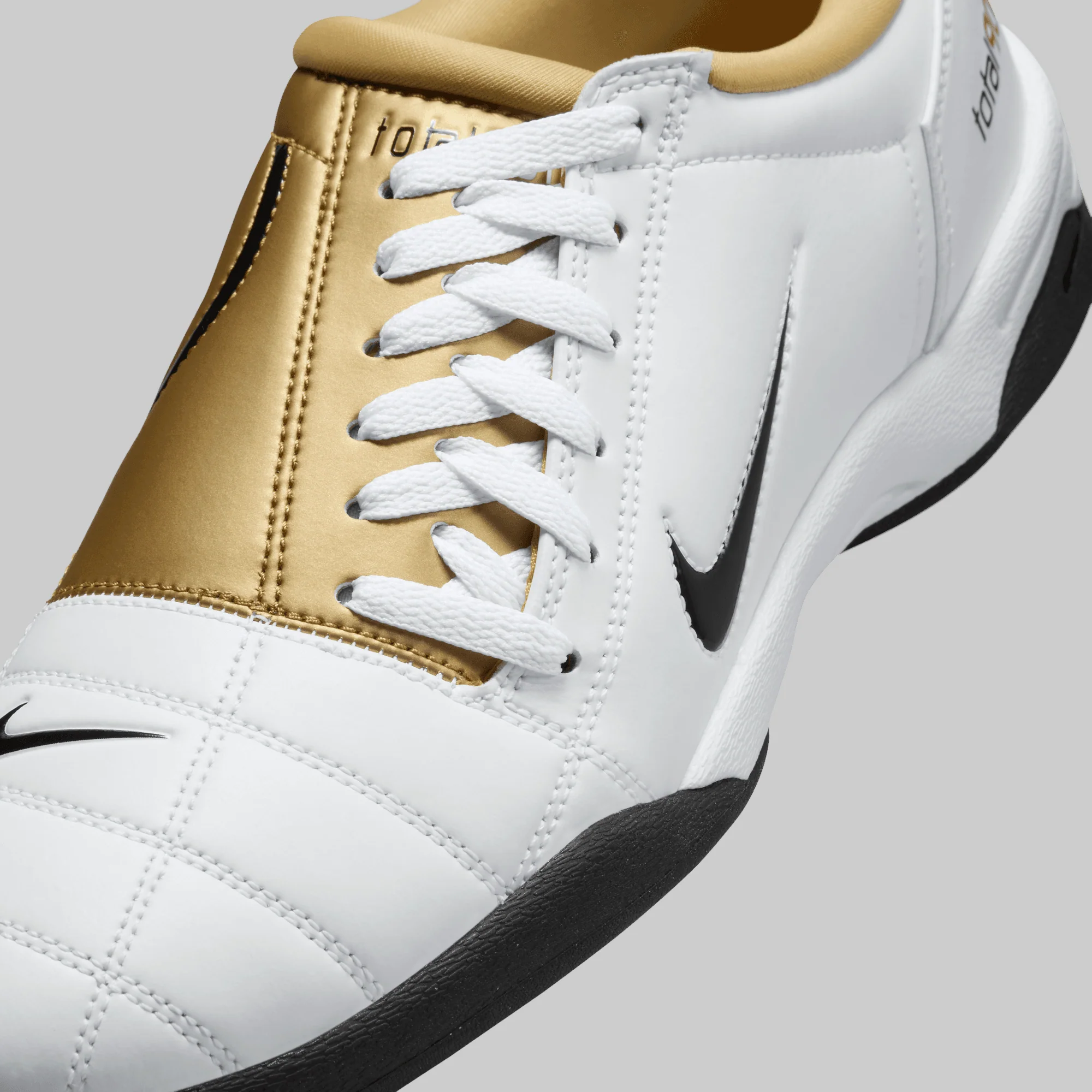 Total 90 SP - White/Metallic Gold - Image 3