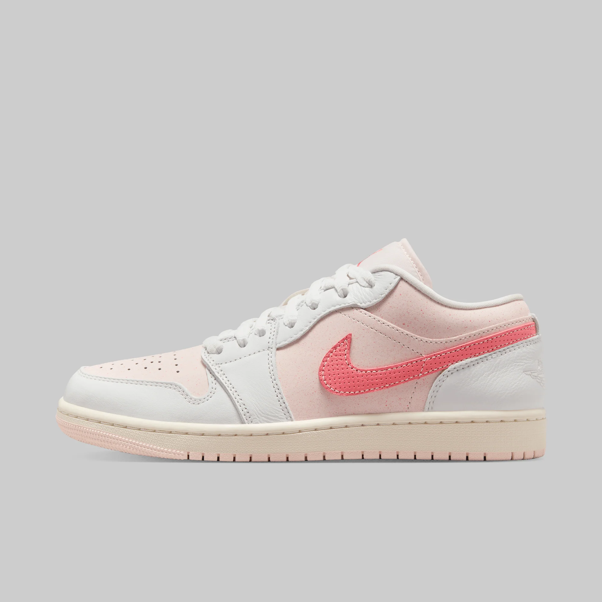 W's Air Jordan 1 Low SE "Strawberry Milkshake"