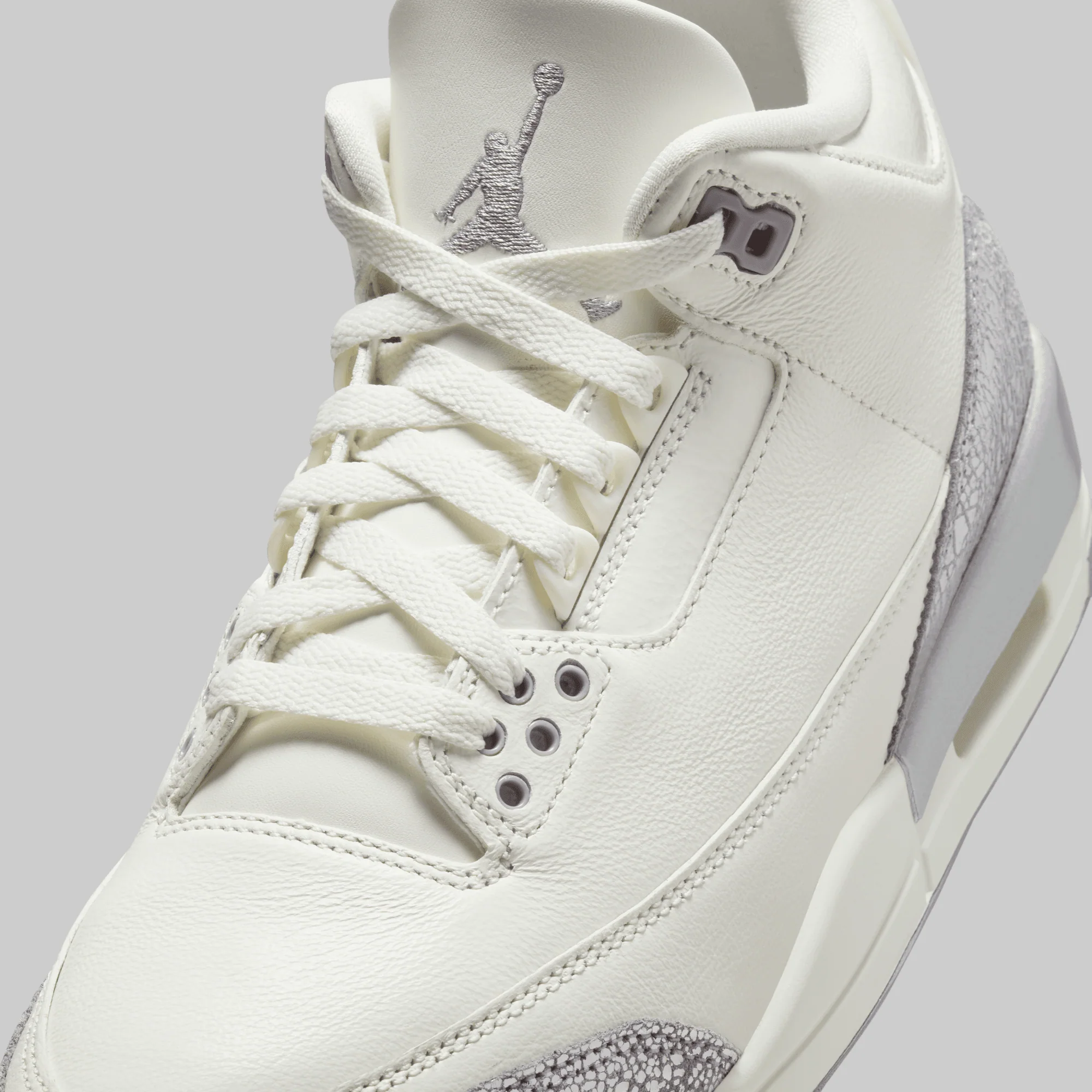 W's Air Jordan 3 Retro "Cement Grey" - Image 4