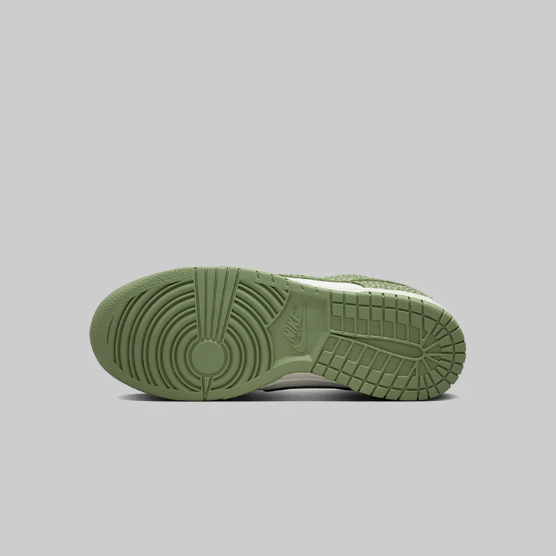 Women's Dunk Low Premium "Safari Oil Green" - Image 4