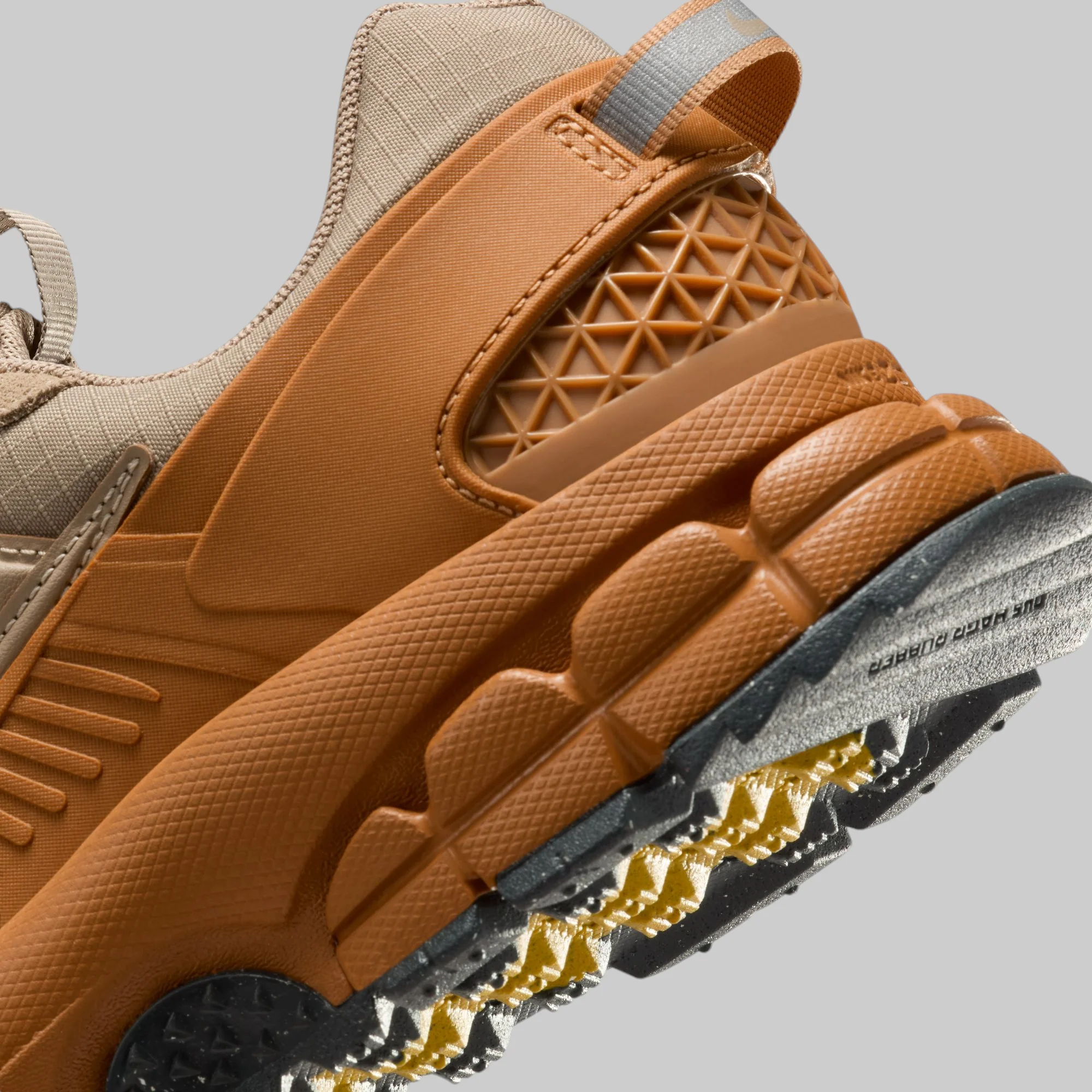 W's Zoom Vomero Roam - Flax - Image 7