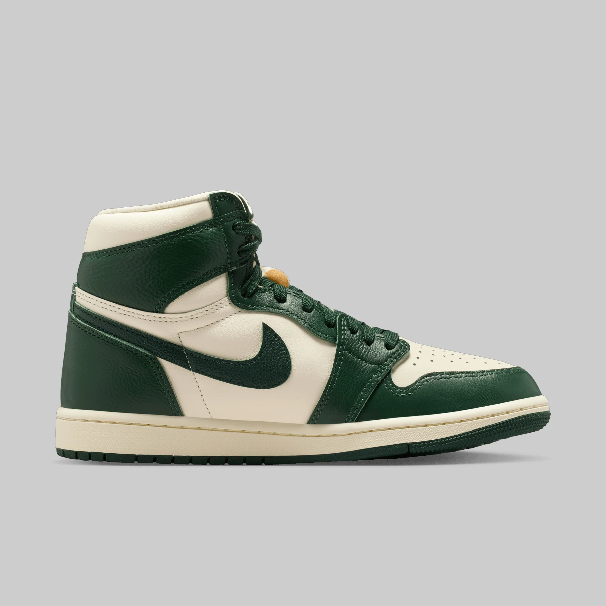 W's Air Jordan 1 Retro Hi OG "Pro Green Fir" - Image 3