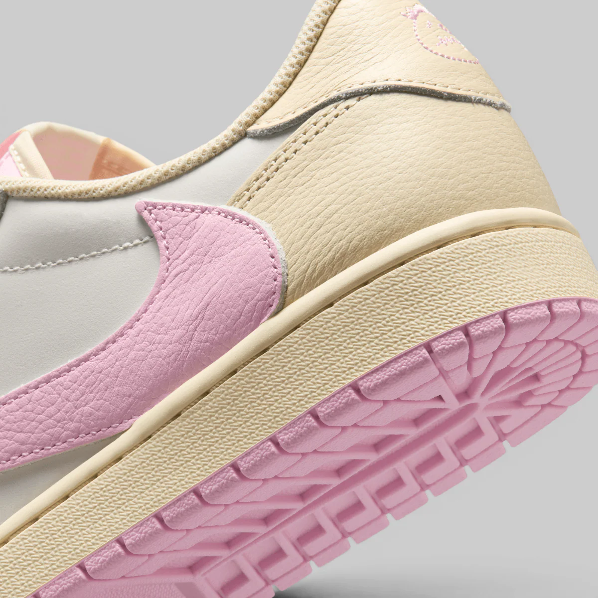 X Travis Scott Air Jordan 1 Low OG SP "Shy Pink" - Image 4